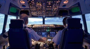 ⛔️TERRORE IN ALTA QUOTA: SEMPRE PIU’ PILOTI HANNO MALORI. MA NON C’ENTRANO I SIERI, FORSE E’ LA PIZZA MARGHERITA…