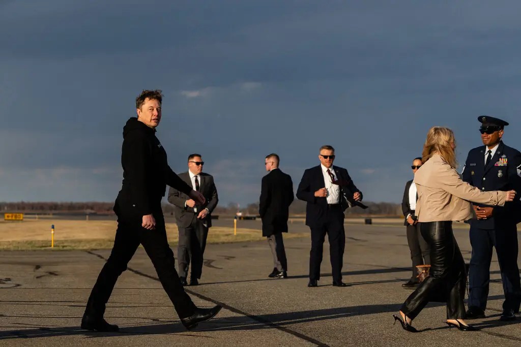 Le autorità europee hanno valutato l’entità della multa da emettere a X, mentre valutano i rischi di ulteriore antagonizzazione del Presidente Trump nel contesto di più ampie controversie transatlantiche sul commercio, sui dazi doganali e sulla guerra in&nbsp;Ucraina